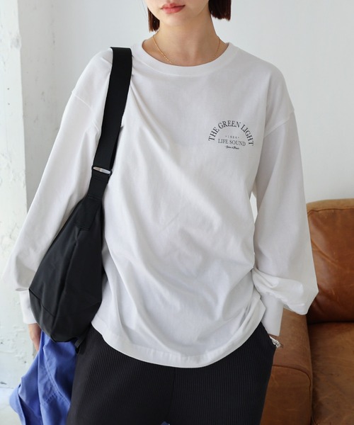 andme（アンドミー）の「ロゴプリントボリューム袖コットン長袖Tシャツ（Tシャツ/カットソー・レディース・チャコールグレー/グレー/オフホワイト/オートミール/スミクロ/ブラウン/ブルー系その他・M）」の2枚目の写真