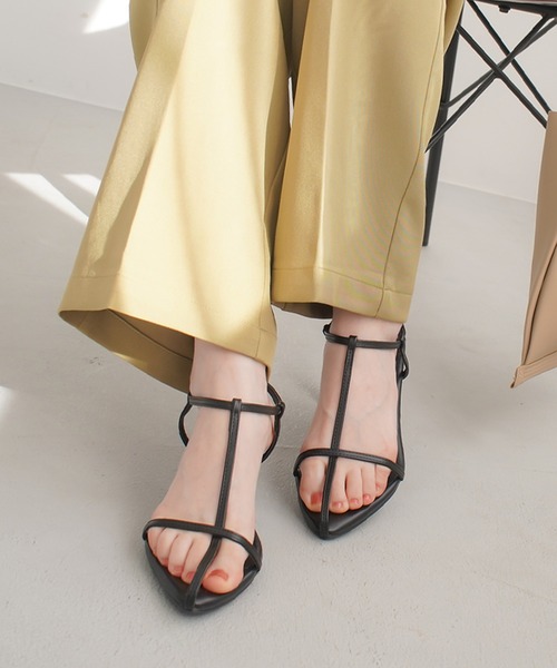 AmiAmi（アミアミ）の「ポインテッドトゥTストラップサンダル（サンダル・レディース・パイソン/ブラック/グレイッシュベージュ/アイボリー・L/LL/M/S）」の6枚目の写真