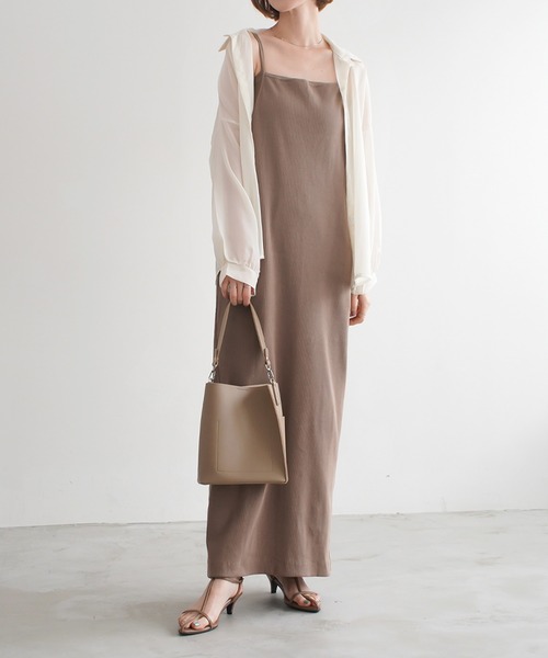 AmiAmi（アミアミ）の「ポインテッドトゥTストラップサンダル（サンダル・レディース・パイソン/ブラック/グレイッシュベージュ/アイボリー・L/LL/M/S）」の21枚目の写真