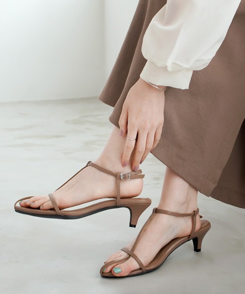 AmiAmi（アミアミ）の「ポインテッドトゥTストラップサンダル（サンダル・レディース・パイソン/ブラック/グレイッシュベージュ/アイボリー・L/LL/M/S）」の20枚目の写真