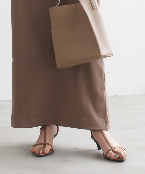 AmiAmi（アミアミ）の「ポインテッドトゥTストラップサンダル（サンダル・レディース・パイソン/ブラック/グレイッシュベージュ/アイボリー・L/LL/M/S）」の22枚目の写真