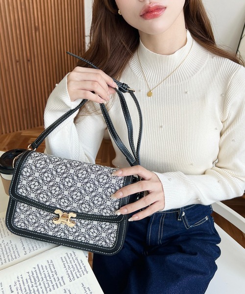 moment+(モーメントプラス)の「【累計販売枚数1万枚突破!】フェイクレザー&モノグラム/キャンバスショルダーバッグ(ショルダーバッグ・レディース・キャメル/ブラック/ブラック系その他/ブラック系その他2/ブラウン/ブラック系その他3/アイボリー/ブラウン系その他・FREE)」の13枚目の写真