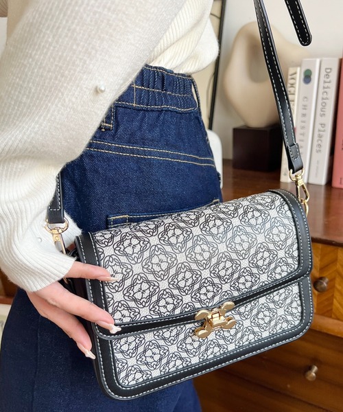 moment+(モーメントプラス)の「【累計販売枚数1万枚突破!】フェイクレザー&モノグラム/キャンバスショルダーバッグ(ショルダーバッグ・レディース・キャメル/ブラック/ブラック系その他/ブラック系その他2/ブラウン/ブラック系その他3/アイボリー/ブラウン系その他・FREE)」の10枚目の写真