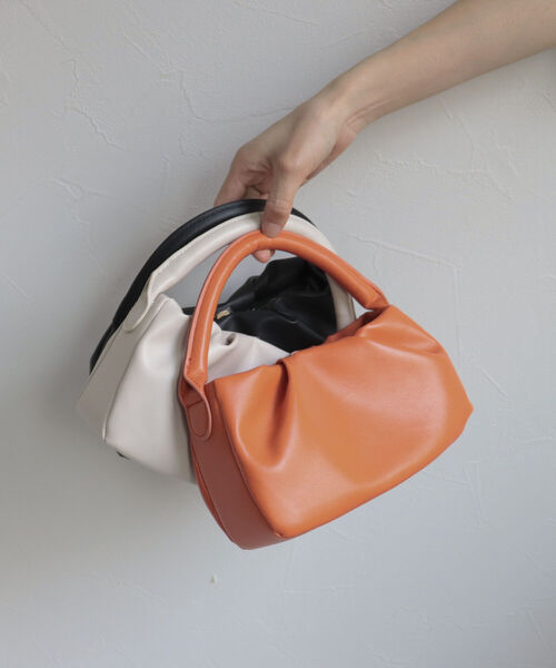 fredy emue（フレディエミュ）の「ワンハンドルギャザー2wayバッグ（トートバッグ・レディース・オフホワイト/ブラック/オレンジ・FREE）」の4枚目の写真