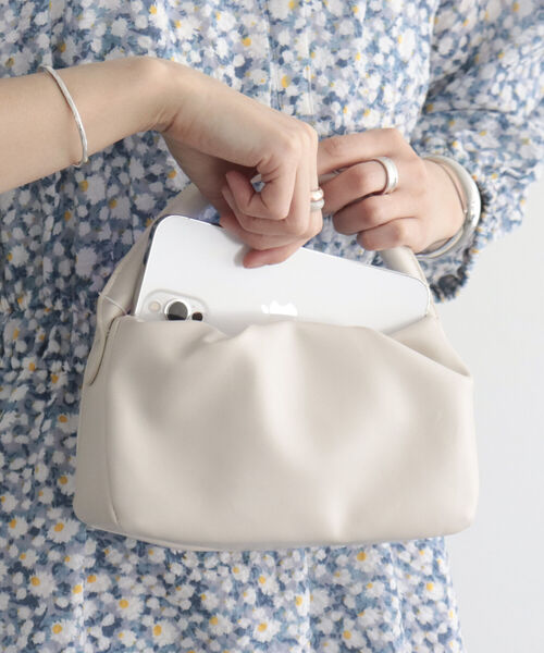 fredy emue（フレディエミュ）の「ワンハンドルギャザー2wayバッグ（トートバッグ・レディース・オフホワイト/ブラック/オレンジ・FREE）」の6枚目の写真