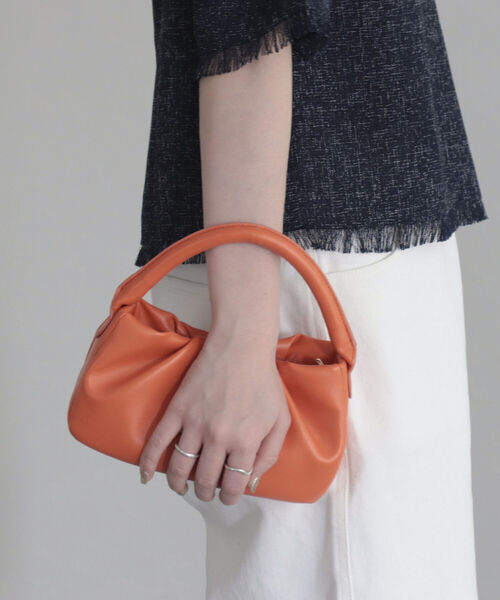 fredy emue（フレディエミュ）の「ワンハンドルギャザー2wayバッグ（トートバッグ・レディース・オフホワイト/ブラック/オレンジ・FREE）」の5枚目の写真