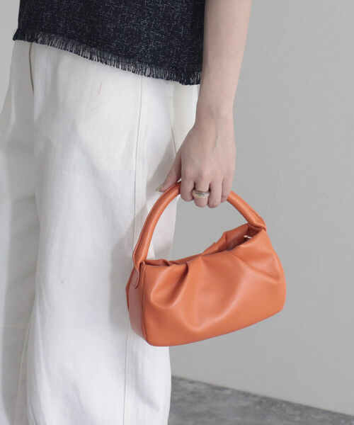 fredy emue（フレディエミュ）の「ワンハンドルギャザー2wayバッグ（トートバッグ・レディース・オフホワイト/ブラック/オレンジ・FREE）」の10枚目の写真