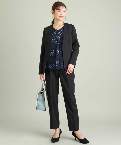 a.v.v(アーヴェヴェ)の「幾何学柄Vネックブラウス(シャツ/ブラウス・レディース・ネイビー/ライトグレー・38/40/36/42/34)」の10枚目の写真