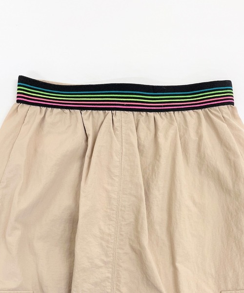 Q（キュー）の「ドロストミリタリーナロースカート（スカート・レディース・カーキ/ベージュ・MEDIUM）」の4枚目の写真