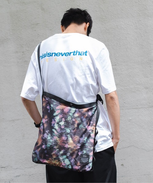 KiU(キウ)の「ウォータプルーフA3対応サコッシュ(ショルダーバッグ・メンズ・ブラック/ベージュ/ホワイト系その他/ブラック系その他/カラフル・FREE)」の11枚目の写真