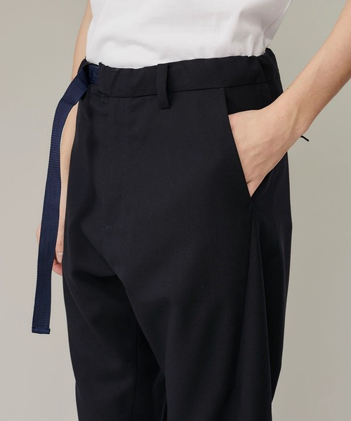 WHITE MOUNTAINEERING(ホワイトマウンテニアリング)の「【White Mountaineering/ホワイトマウンテニアリング】TROPICAL T/W BELTED PANTS(その他パンツ・メンズ・ネイビー・0)」の6枚目の写真