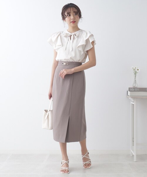 couture brooch（クチュールブローチ）の「◆【前後2WAY/一枚で華やかに決まる。】リネンライクラッフルブラウス（シャツ/ブラウス・レディース・ネイビー/ピンク系/アイボリー・36/38/40/42）」の13枚目の写真