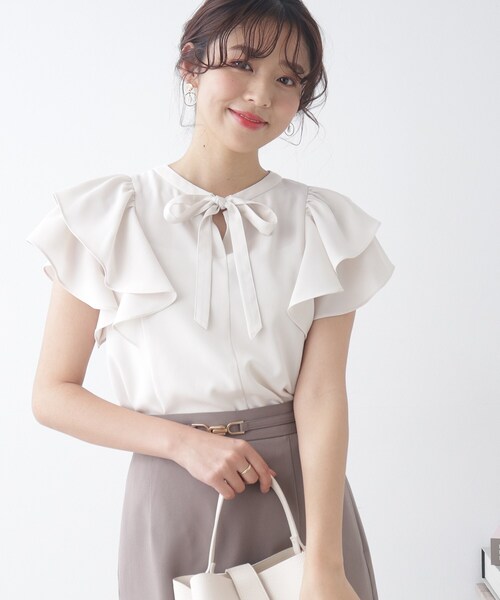 couture brooch（クチュールブローチ）の「◆【前後2WAY/一枚で華やかに決まる。】リネンライクラッフルブラウス（シャツ/ブラウス・レディース・ネイビー/ピンク系/アイボリー・36/38/40/42）」の18枚目の写真