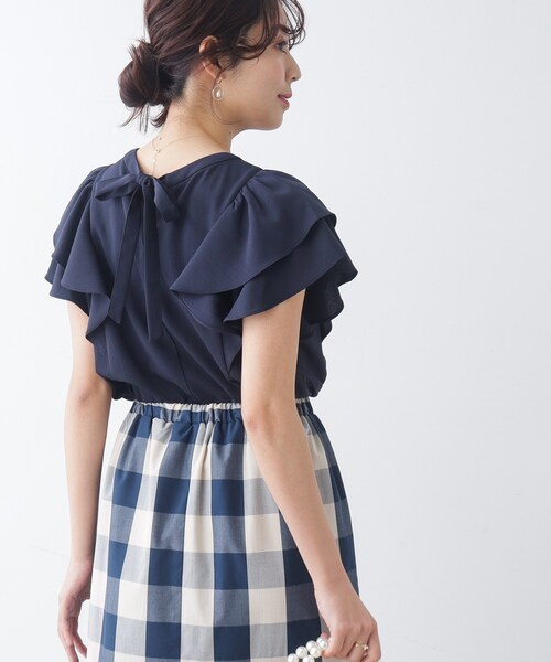 couture brooch（クチュールブローチ）の「◆【前後2WAY/一枚で華やかに決まる。】リネンライクラッフルブラウス（シャツ/ブラウス・レディース・ネイビー/ピンク系/アイボリー・36/38/40/42）」の7枚目の写真