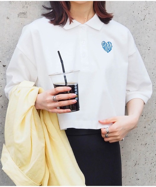 tiptop（ティップトップ）の「ハートロゴポロ衿ショート丈Tシャツ（Tシャツ/カットソー・レディース・オフホワイト/ブラック/ホワイト系その他/ホワイト系その他2/ブラック系その他・FREE）」の2枚目の写真