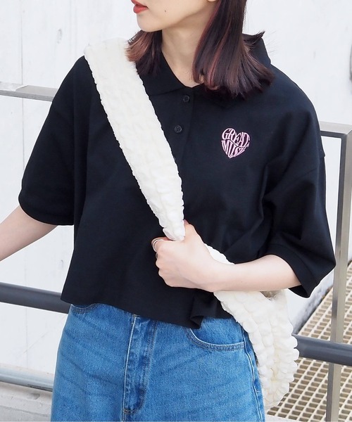 tiptop（ティップトップ）の「ハートロゴポロ衿ショート丈Tシャツ（Tシャツ/カットソー・レディース・オフホワイト/ブラック/ホワイト系その他/ホワイト系その他2/ブラック系その他・FREE）」の4枚目の写真