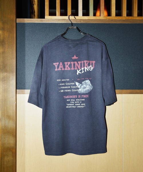 RAGEBLUE（レイジブルー）の「【焼肉きんぐ】コラボプリントTシャツ（Tシャツ/カットソー・メンズ・ブラック系その他/ブラック/オフホワイト/レッド/ライトブルー/ホワイト・MEDIUM/LARGE）」の4枚目の写真