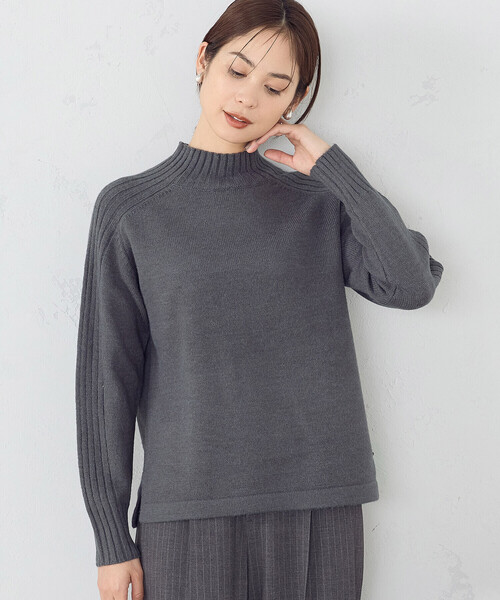 COMME CA ISM（コムサイズム）の「ハイネック カラーニット（ニット/セーター・レディース・パープル系/グリーン/ベージュ/ブラック/グレー/ブルー/サックスブルー/ホワイト/ピンク/チャコール・MEDIUM/LARGE）」の5枚目の写真