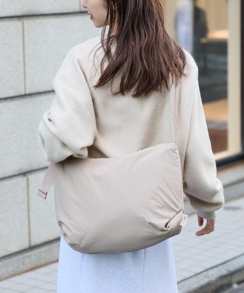 Legato Largo(レガートラルゴ)の「【Legato Largo】LG-F3162 パデットナイロンハンモックA4ワンショルダー ※(ショルダーバッグ・レディース・ベージュ/グリーン/ブラウン/ブラック・FREE)」の8枚目の写真