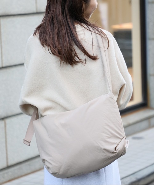 Legato Largo(レガートラルゴ)の「【Legato Largo】LG-F3162 パデットナイロンハンモックA4ワンショルダー ※(ショルダーバッグ・レディース・ベージュ/グリーン/ブラウン/ブラック・FREE)」の9枚目の写真