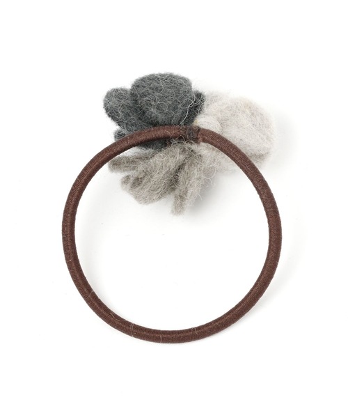 studio CLIP(スタディオクリップ)の「フェルトお花ポニー(ヘアゴム・レディース・グレー/ベージュ・FREE)」の3枚目の写真