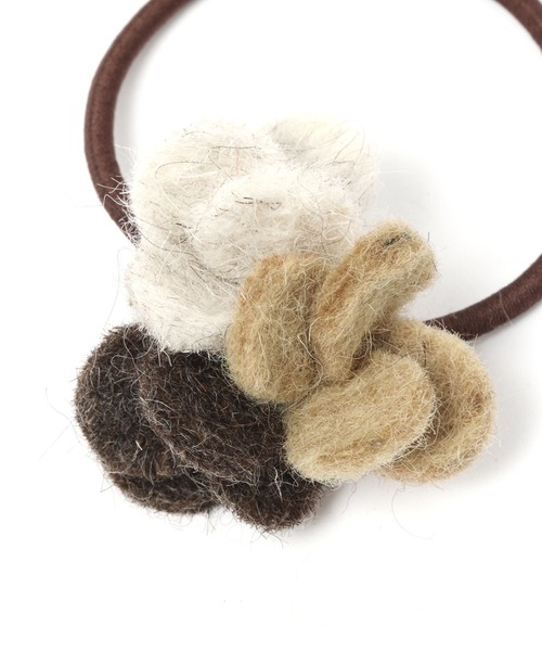 studio CLIP(スタディオクリップ)の「フェルトお花ポニー(ヘアゴム・レディース・グレー/ベージュ・FREE)」の5枚目の写真