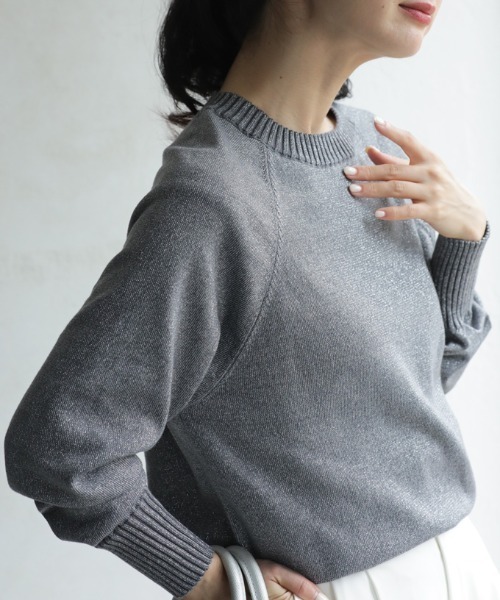 cawaii(カワイイ)の「華やぐ煌めきラメ クルーネックニット Back to BASICS(ニット/セーター・レディース・ベージュ/グレー・FREE)」の1枚目の写真