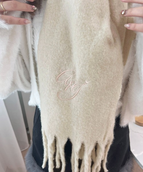 apres jour（アプレジュール）の「刺繍ボリュームマフラー【ZOZOTOWN限定アイテム】（マフラー・レディース・オフホワイト/アイボリー/ライトグレー/ブラック・FREE）」の12枚目の写真