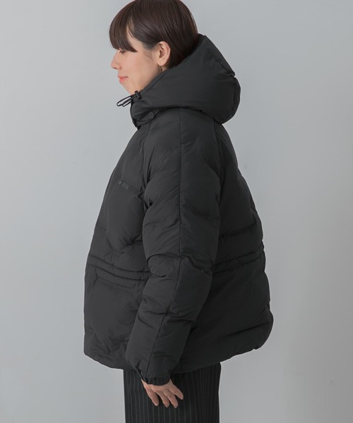 GANNI（ガニー）の「GANNI　SoftPufferShort Raglan JACKET（ダウンジャケット/コート・レディース・ブラック・36）」の6枚目の写真