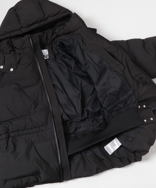 GANNI（ガニー）の「GANNI　SoftPufferShort Raglan JACKET（ダウンジャケット/コート・レディース・ブラック・36）」の11枚目の写真