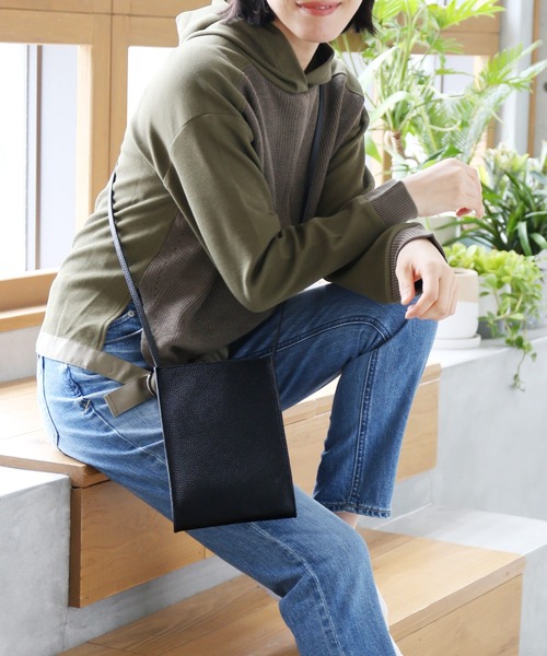 mieno（ミエノ）の「[mieno] spira 牛革ミニショルダーバッグ（ショルダーバッグ・レディース・ブラック/キャメル/ウッド・FREE）」の9枚目の写真