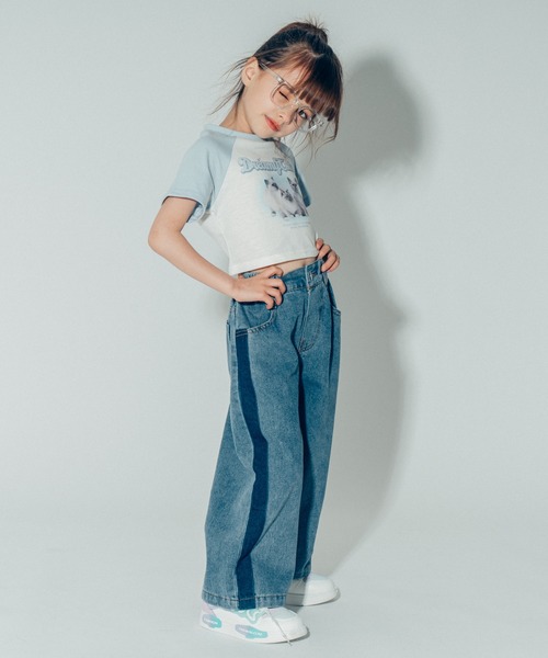 URBAN CHERRY（アーバンチェリー）の「サイドラインデニムストレートパンツ（デニムパンツ・キッズ・ブルー・130cm/120cm/100cm/110cm）」の6枚目の写真