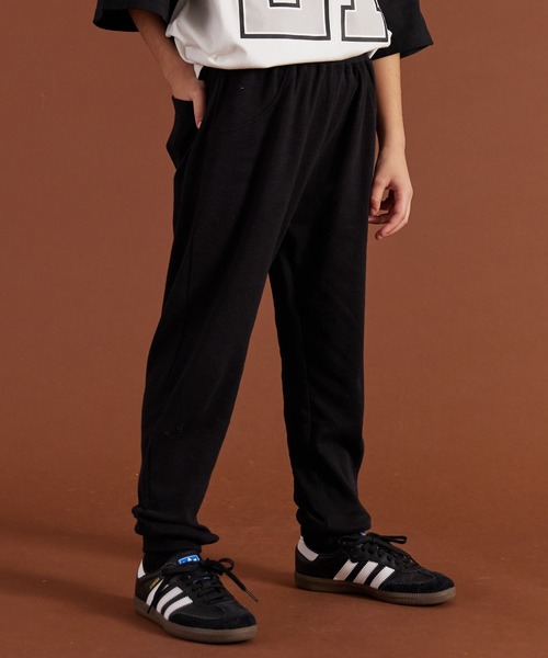 PAIRMANON STREET（ペアマノンストリート）の「【PAIRMANON STREET】サイドライン ストレッチ スキニー サルエル パンツ（スウェットパンツ・キッズ・ブラック系その他/ベージュ系その他/ブラック系その他2/ベージュ系その他2/ブラック系その他3/ベージュ系その他3/ベージュ/ブラック・100/120/80/90/130/110）」の2枚目の写真