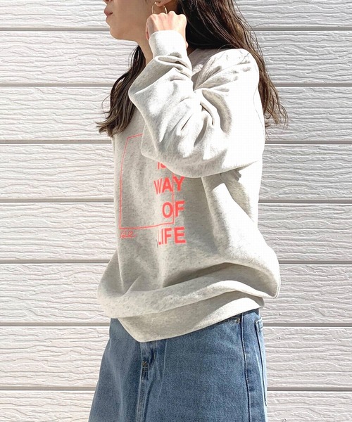 Q（キュー）の「スクエアロゴトレーナー（スウェット・レディース・オートミール/ライトグレー/ライトピンク・MEDIUM）」の16枚目の写真