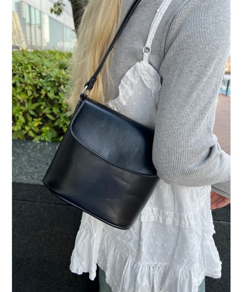 PHILLY(フィリー)の「【PHILLY】2WAYフラップショルダー(ショルダーバッグ・レディース・アイボリー/ブラック/レッド・FREE)」の2枚目の写真