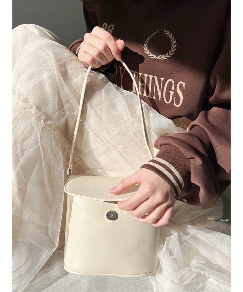 PHILLY(フィリー)の「【PHILLY】2WAYフラップショルダー(ショルダーバッグ・レディース・アイボリー/ブラック/レッド・FREE)」の12枚目の写真