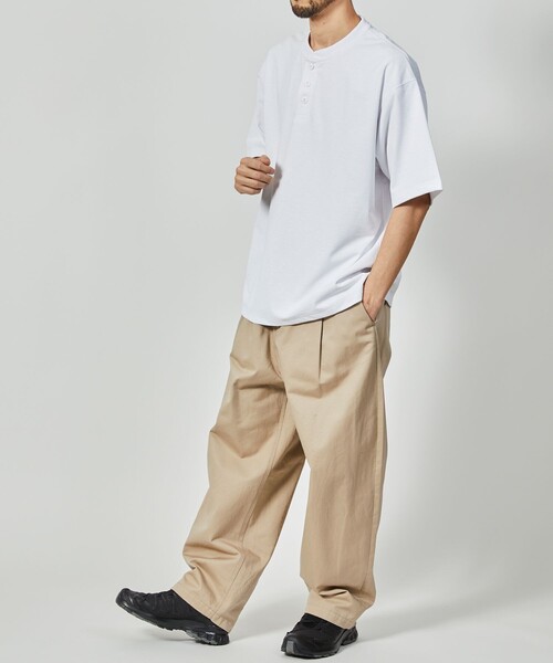 FREAK'S STORE（フリークスストア）の「【旧品番の為展開NG】FREAK’S STORE/フリークスストア AIRDRY 7.7オンス ビックシルエット ヘンリーネック Tシャツ/エアドライ/吸水速乾（Tシャツ/カットソー・メンズ・ホワイト/ブラック/グレイッシュベージュ/チャコール・SMALL/MEDIUM/LARGE）」の18枚目の写真