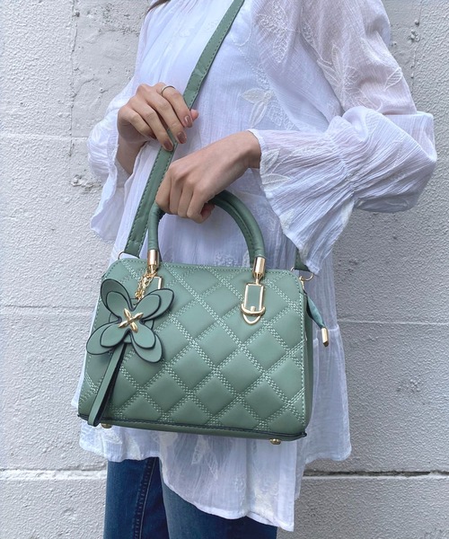 NINA キルティングハンドバッグ ブラウン　新品　未使用　タグ付 NANEA（ナネア）の「チャーム付きキルティングデザイン2ウェイ