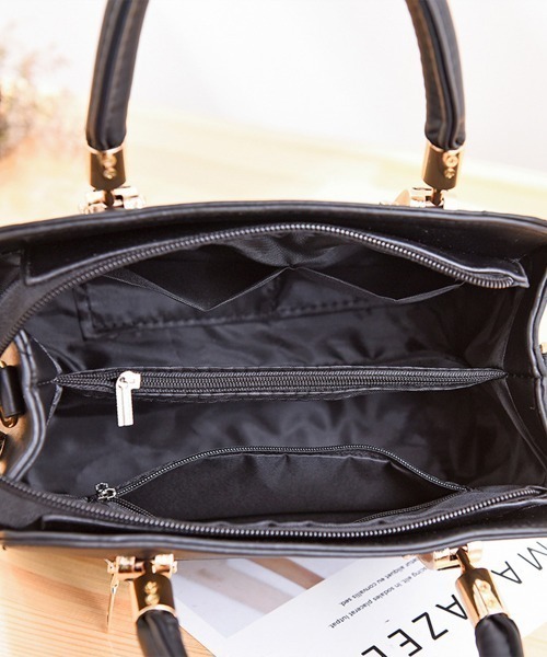 NANEA(ナネア)の「チャーム付きキルティングデザイン2ウェイバッグ(ショルダーバッグ・レディース・ピンク/レッド/ブラウン/イエロー/ブラック/ベージュ/グレー/グリーン・フリー)」の16枚目の写真