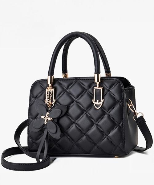 NANEA(ナネア)の「チャーム付きキルティングデザイン2ウェイバッグ(ショルダーバッグ・レディース・ピンク/レッド/ブラウン/イエロー/ブラック/ベージュ/グレー/グリーン・フリー)」の17枚目の写真