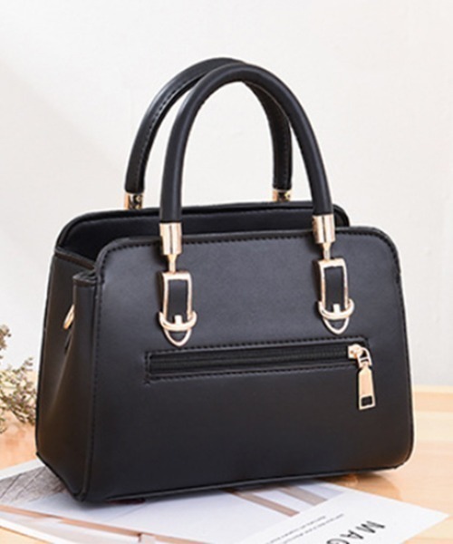 NANEA(ナネア)の「チャーム付きキルティングデザイン2ウェイバッグ(ショルダーバッグ・レディース・ピンク/レッド/ブラウン/イエロー/ブラック/ベージュ/グレー/グリーン・フリー)」の11枚目の写真