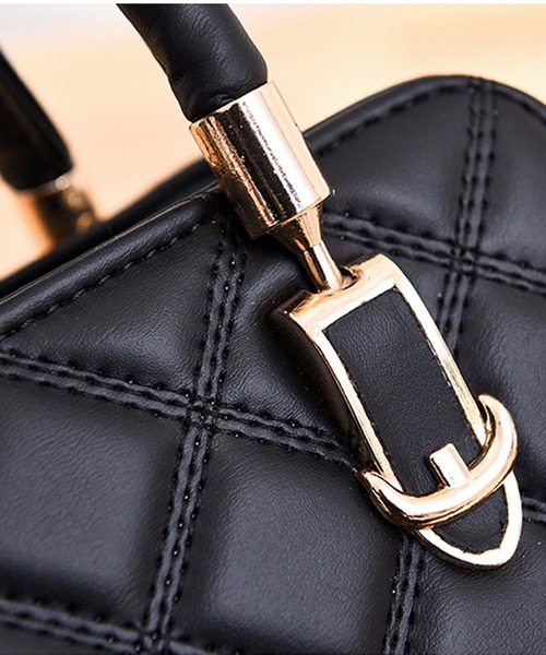 NANEA(ナネア)の「チャーム付きキルティングデザイン2ウェイバッグ(ショルダーバッグ・レディース・ピンク/レッド/ブラウン/イエロー/ブラック/ベージュ/グレー/グリーン・フリー)」の12枚目の写真