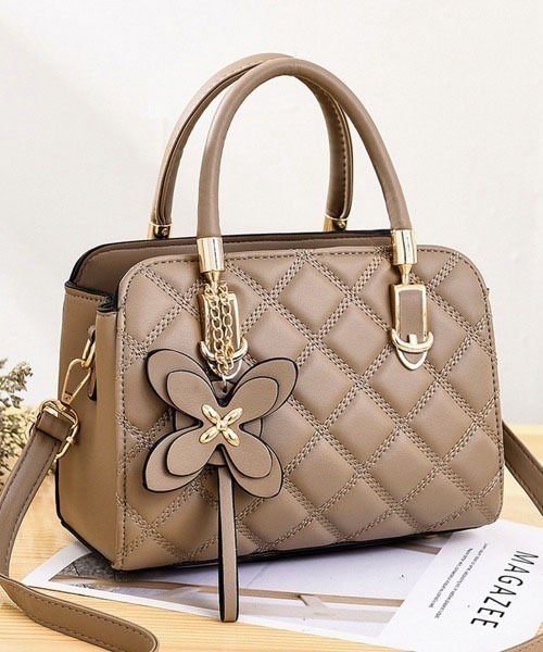 NANEA（ナネア）の「チャーム付きキルティングデザイン2ウェイバッグ