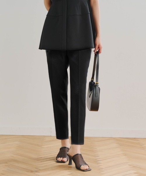 Droite lautreamont（ドロワットロートレアモン）の「シェルタリングドライテーパードパンツ≪洗濯機で洗える/吸水速乾/UVカット≫（スラックス・レディース・オフホワイト/ブラック/パープル・M/S）」の3枚目の写真