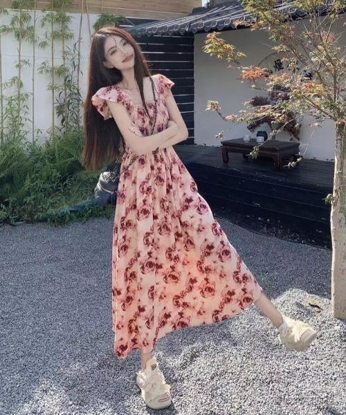 GEMEDA(ジェメダ)の「新色追加/花柄 シャーリングワンピース(ワンピース・レディース・レッド/オフホワイト/ブラック系その他/パープル/ブラック・M)」の14枚目の写真