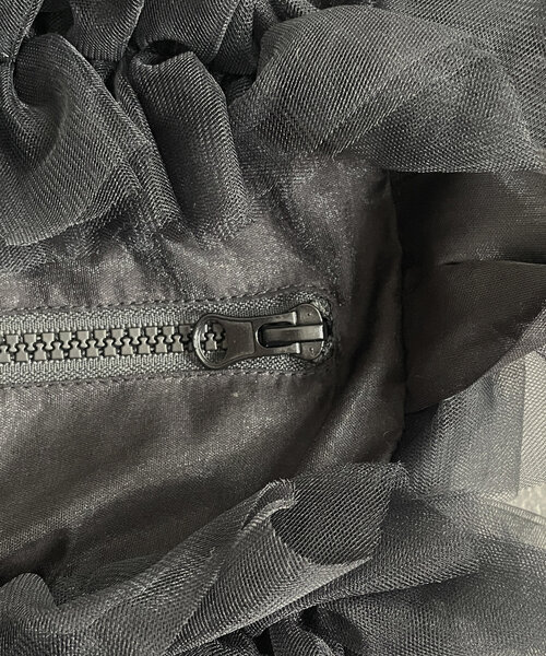 Thevon（ゼボン）の「チュールフリルボディバッグ（ショルダーバッグ・レディース・ブラック/オフホワイト/グレー・FREE）」の13枚目の写真