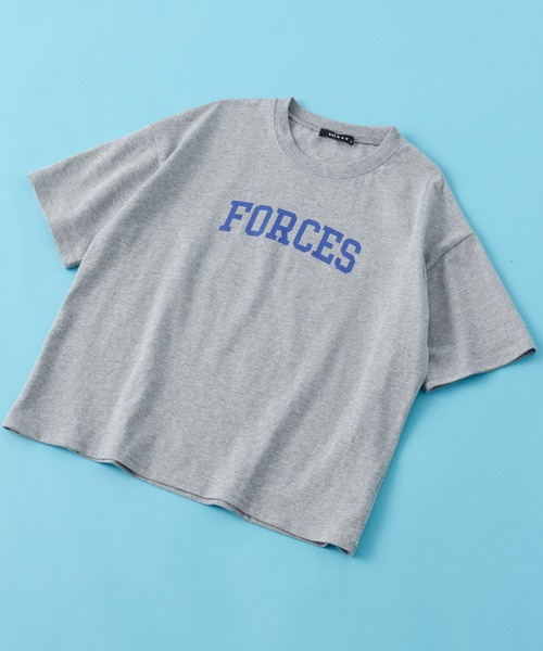 SHISKY（シスキー）の「SHISKY / シスキー カレッジロゴ フロント/バックプリント オーバーサイズ 半袖Tシャツ キッズ（Tシャツ/カットソー・キッズ・ネイビー/ベージュ系/グリーン系/ホワイト系1/ホワイト系2/グレー系/グレー系2/オフホワイト/サックスブルー/オレンジ/ミント/杢グレー/チャコール/ホワイト系/ダークグリーン/ベージュ・140/130/120/160/150/110）」の6枚目の写真