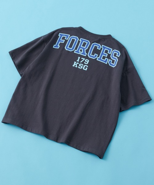 SHISKY（シスキー）の「SHISKY / シスキー カレッジロゴ フロント/バックプリント オーバーサイズ 半袖Tシャツ キッズ（Tシャツ/カットソー・キッズ・ネイビー/ベージュ系/グリーン系/ホワイト系1/ホワイト系2/グレー系/グレー系2/オフホワイト/サックスブルー/オレンジ/ミント/杢グレー/チャコール/ホワイト系/ダークグリーン/ベージュ・140/130/120/160/150/110）」の7枚目の写真