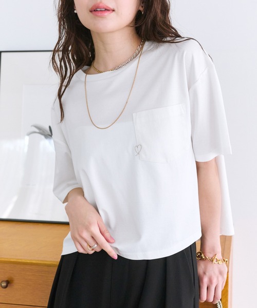 La boutique BonBon（ラブティックボンボン）の「ハート刺繍Tシャツ（Tシャツ/カットソー・レディース・ピンク/ホワイト/チャコールグレー/オフホワイト・FREE）」の3枚目の写真