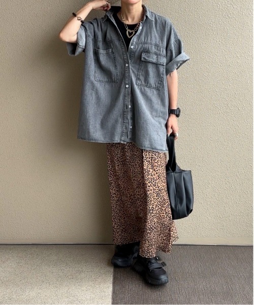 feepur by saya(フェピュールバイサヤ)の「ハーフスリーブデニムシャツ(シャツ/ブラウス・レディース・グレー/ブルー/アイボリー・MEDIUM)」の12枚目の写真